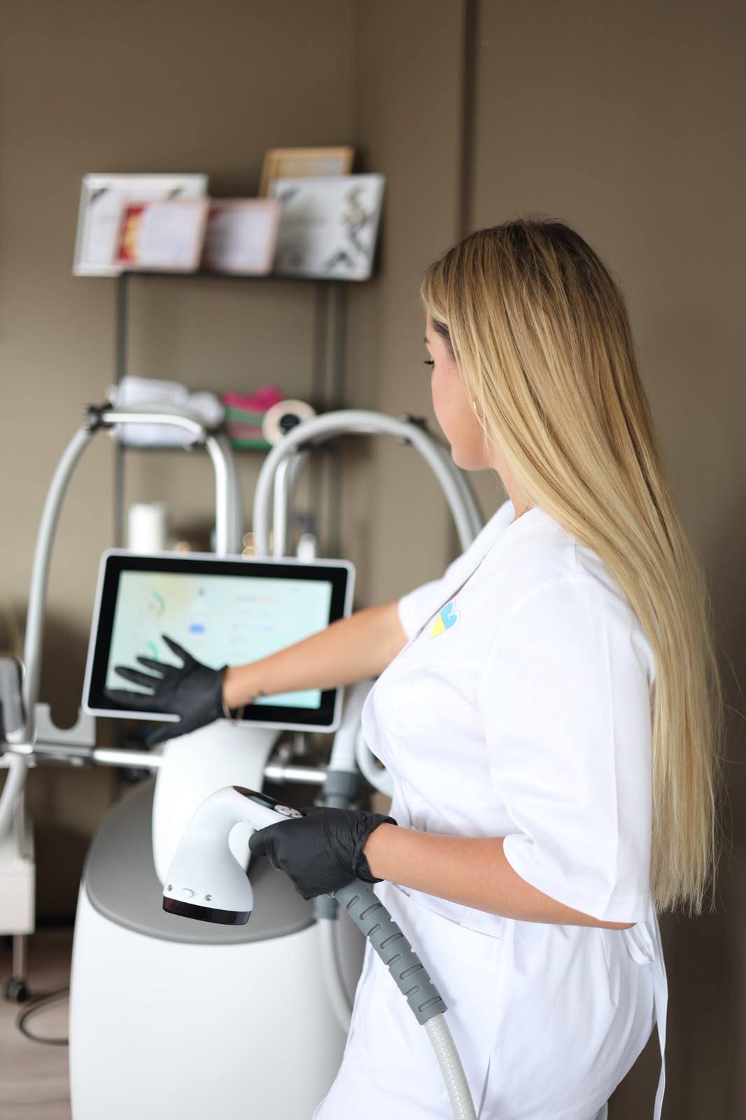 Machine-Assisted Anti-Cellulite Massage & Body Contouring